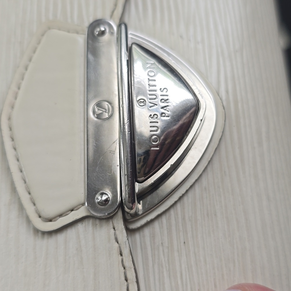 Louis Vuitton Epi Joey Wallet - Picture 4 of 15